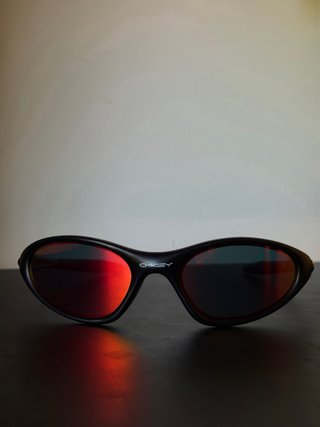 Gafas de Sol Oakley Negras y Rojas