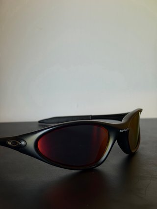 Gafas de Sol Oakley Negras y Rojas