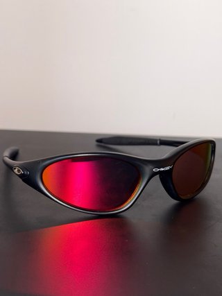 Gafas de Sol Oakley Negras y Rojas