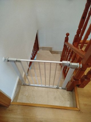 Puerta seguridad niños escalera Safety 1st