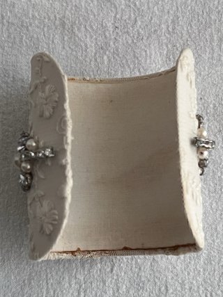 Pulsera de señora con perlas y pedrería