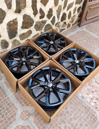 Llantas 18 Pulgadas Negro Brillante