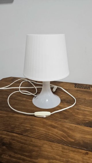 Lámpara de mesa blanca moderna