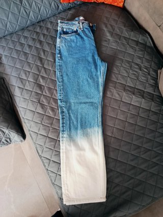 Pantalón vaquero Tommy Jeans azul y blanco