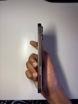 iPhone 16 Pro Max Dorado