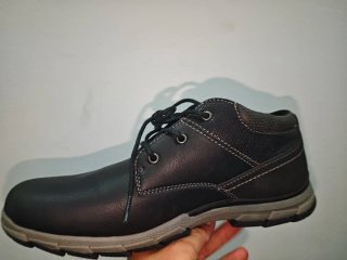 Zapatos negros nuevos sin usar, a estrenar