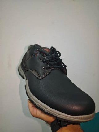 Zapatos negros nuevos sin usar, a estrenar
