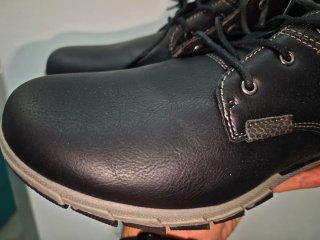 Zapatos negros nuevos sin usar, a estrenar