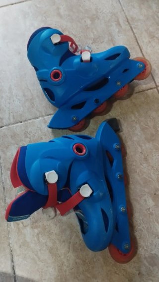 Patines en línea azules