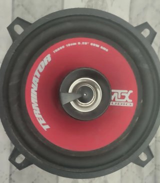 Altavoces Mtx Audio Negros y Rojos