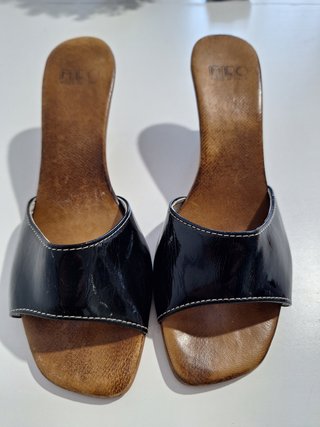 Sandalias negras charol tacón alto T-40