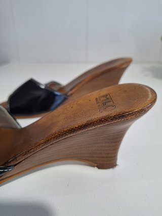 Sandalias negras charol tacón alto T-40