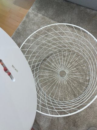 Mesa centro metal y madera blanca almacenaje.