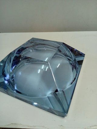 Cenicero de cristal con diseño