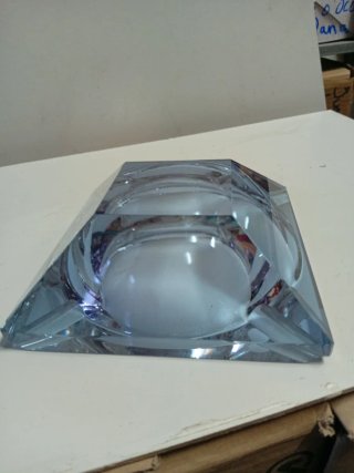Cenicero de cristal con diseño