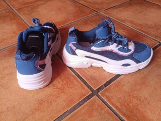 Zapatillas deportivas talla 38 sin estrenar