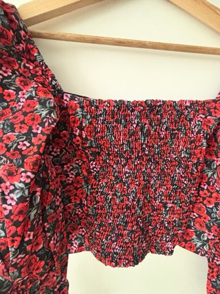 Top floral Zara Talla XS mangas abullonadas