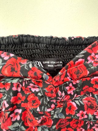 Top floral Zara Talla XS mangas abullonadas