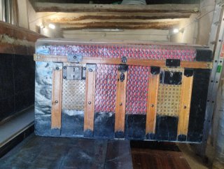 Baúl antiguo madera y metal