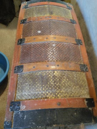 Baúl antiguo madera y metal