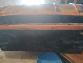 Baúl antiguo madera y metal