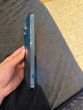 Teléfono móvil azul marino
