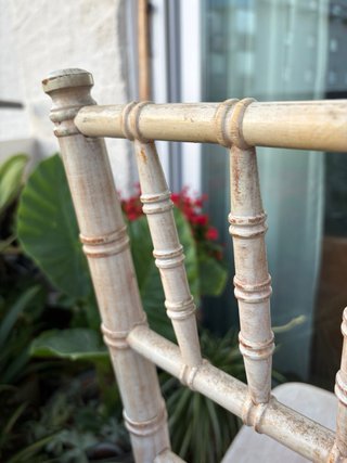 Silla de madera estilo bambú