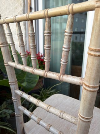 Silla de madera estilo bambú