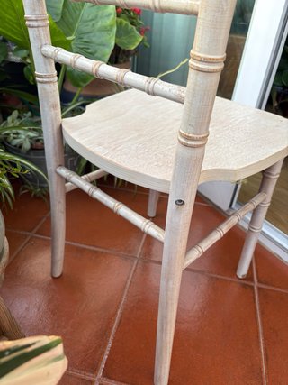 Silla de madera estilo bambú