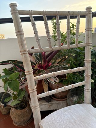 Silla de madera estilo bambú