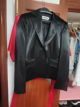 Traje Raso Chaqueta, camisa y Falda Tubo