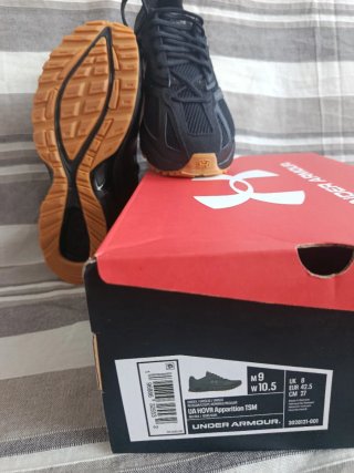 Zapatillas Under Armour Negras y Marrones