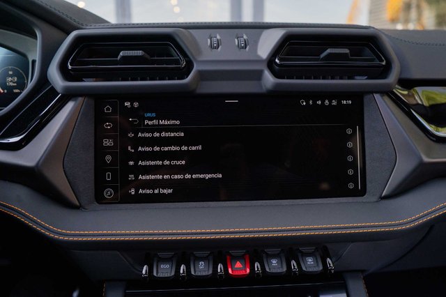 LAMBORGHINI URUS SE 800 CV