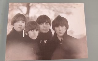 2 Cuadros Beatles y 5 de paisajes de invierno.
