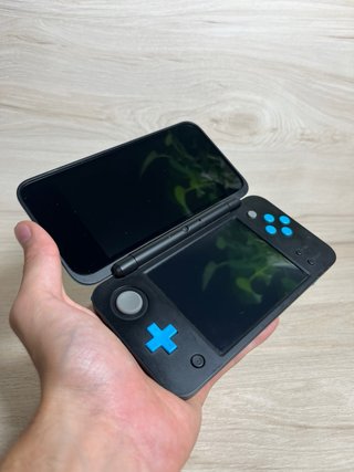 Nuovo Nintendo 2DS XL Nero/Blu