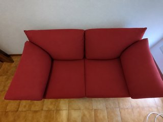 Sofá tres plazas tela rojo Ikea 170x90cm poco uso