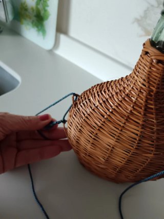 Cantimplora forrada artesanal antigua