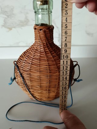 Cantimplora forrada artesanal antigua