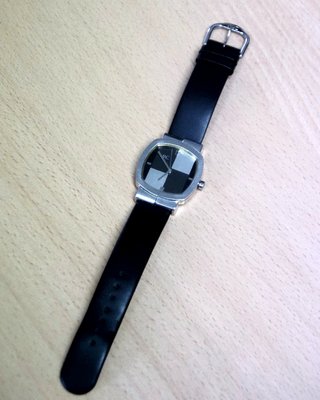 Reloj MC Diseño Retro Minimalista NOS