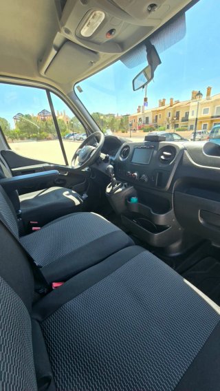 Camion Renault Master 2019 gancho porta contenedor