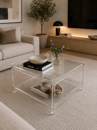 Mesa baja de acrílico transparente