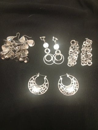 Lote de pendientes plateados