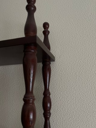 2 Estanterías de madera oscura. 50€ cada una