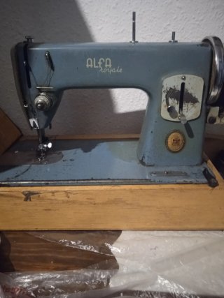 Máquina de coser Alfa Royale