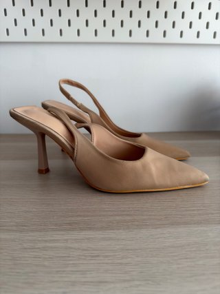 Zapatos de tacón beige