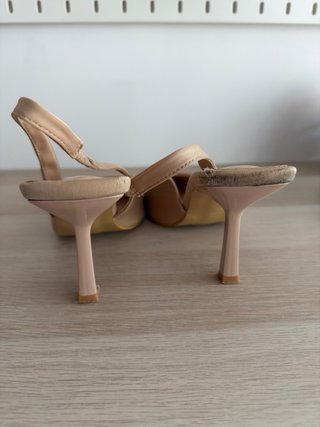 Zapatos de tacón beige