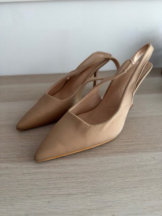 Zapatos de tacón beige
