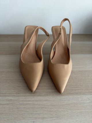 Zapatos de tacón beige