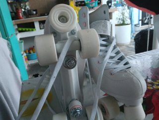 Patines de bota blancos talla 40 con su bolsa