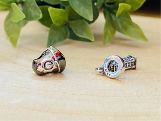 Lote 2 Charms Torre Big Ben y Policia - Plata
